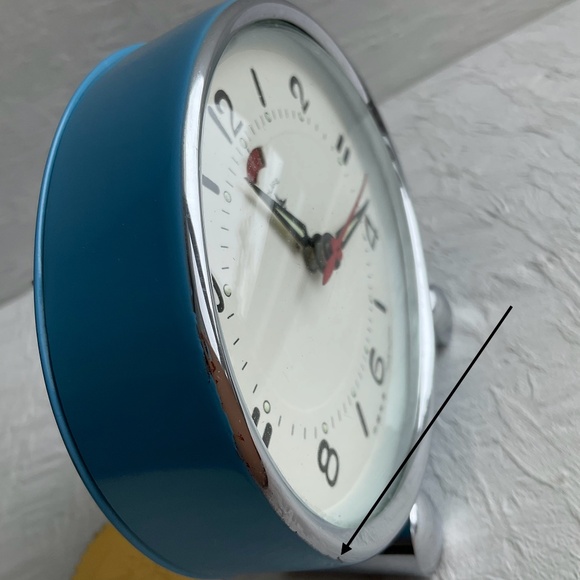 Vintage 1960s Polaris Turquoise Oval Shaped Wind Up Alarm Clock - Picture 12 of 16